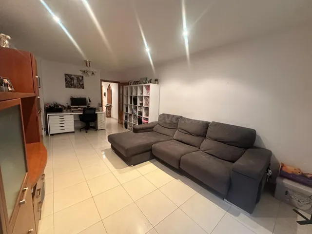 Amplio apartamento en planta baja en pleno centro del pueblo - foto 3