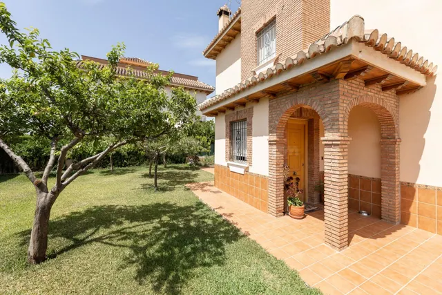 🏡 Espectacular Chalet a 10 Minutos del Centro de Granada — 4