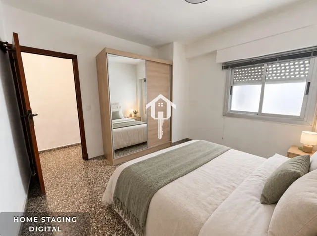Ático en exclusiva totalmente reformado de 56 m2 con terraza en zona benalúa de Alicante: edificio con ascensor — 32