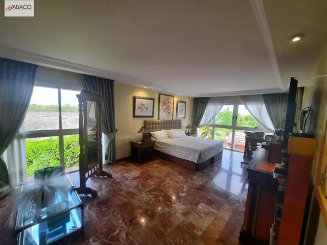 Elegante chalet con maravilloso jardín y vistas privilegiadas. — 9