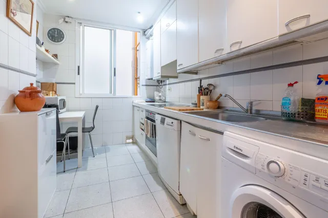 GROS. SE VENDE NUDA PROPIEDAD — 24