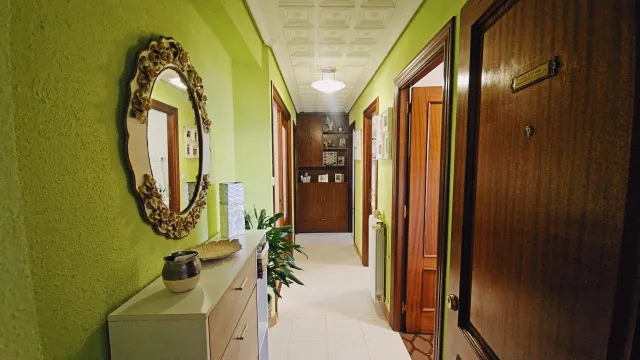 Tu hogar empieza aquí: 2 habitaciones y parking en Torrelavega — 8