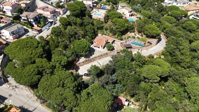 EXCLUSIVA VILLA CON PARCELA DE 4.709 m2 Y MÁXIMA PRIVACIDAD  - foto 2