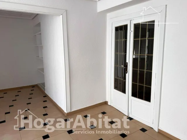 EXTERIOR CON BALCON JUNTO AL PUERTO Y LA PLAYA — 8