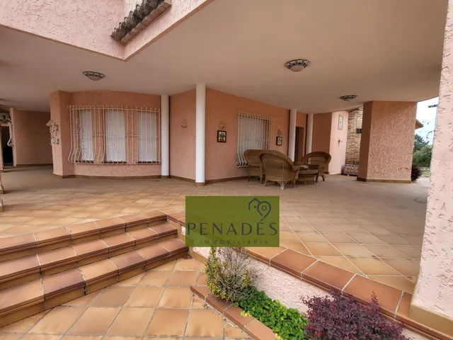 ESPECTACULAR CHALET MUY CERCA DEL PUEBLO — 7