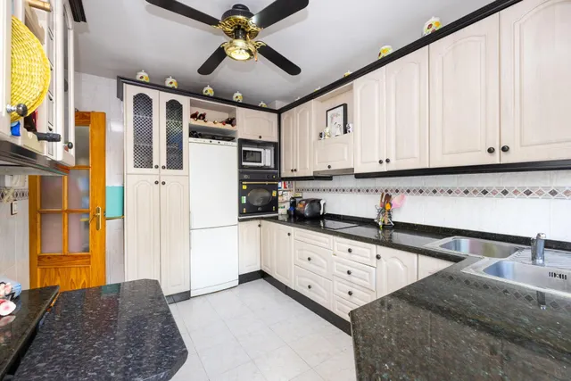 Exclusiva vivienda con gran terraza y múltiples posibilidades frente a Plaza José Zamora en Maracena. — 11