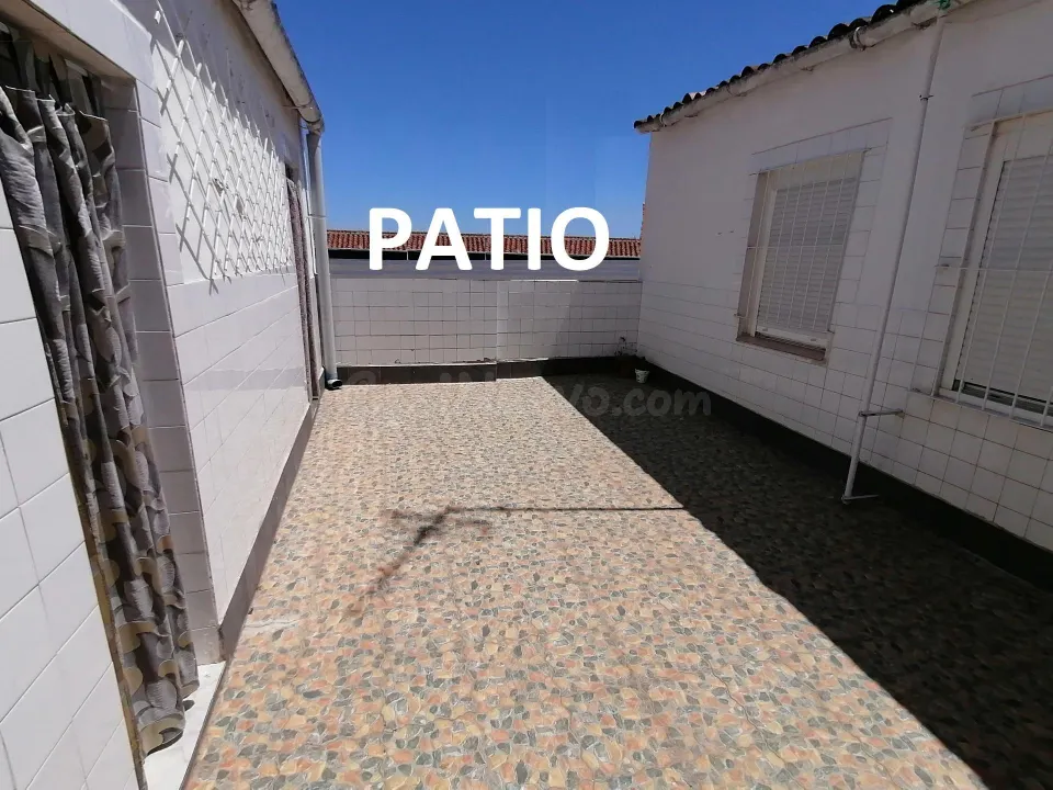 Casa en Alquiler con Patio y 3 Dormitorios
