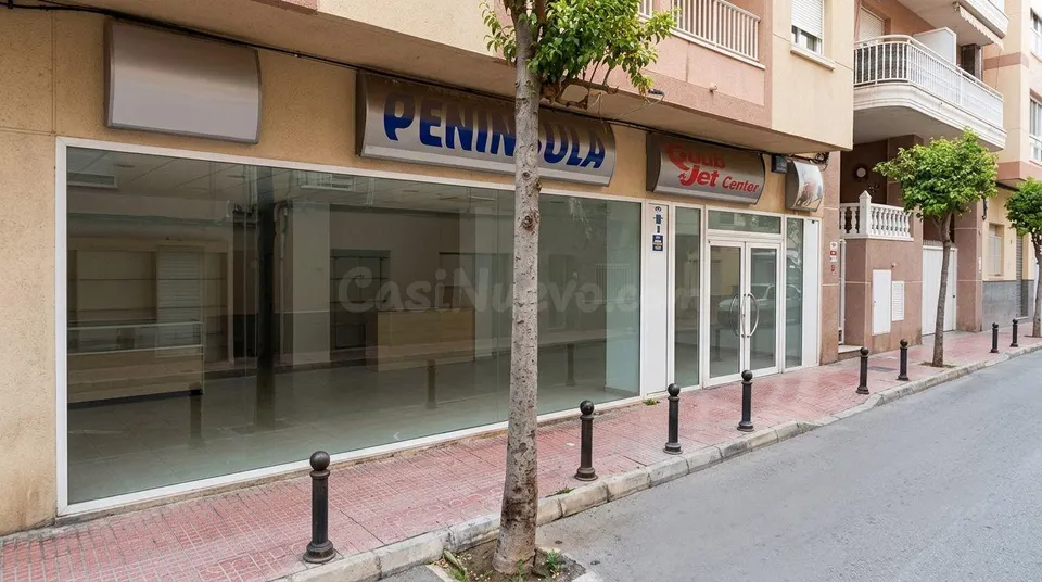Local Comercial en Ramon Gallud 208