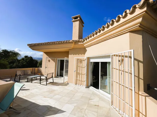 Villa en venta en Nueva Andalucía, Marbella, con vistas al mar y cerca de Puerto Banús — 47