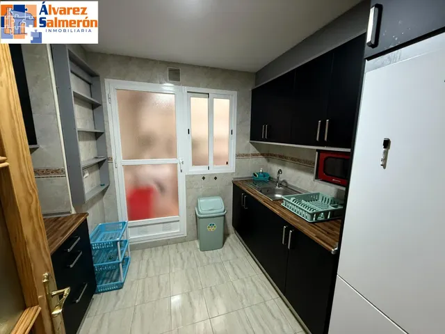 Piso amueblado con piscina, terraza y cochera en Las Gabias · 700 € — 8