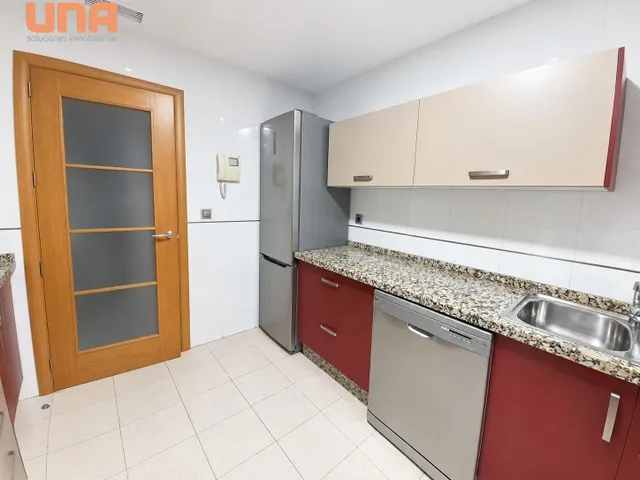 Piso amueblado a pocos metros del Hipercor — 12