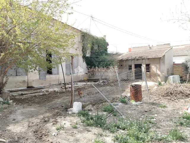 SE VENDE CASA EN JACARILLA,  PARA REFORMAR — 3