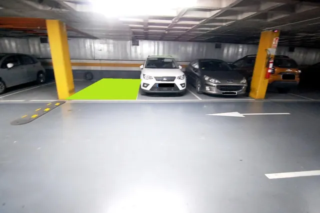 Plaza de garaje para coche grande - Fácil acceso — 3