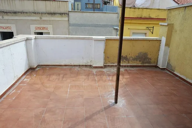 PISO CON OKUPA EN VENTA,PASE OFERTA !
