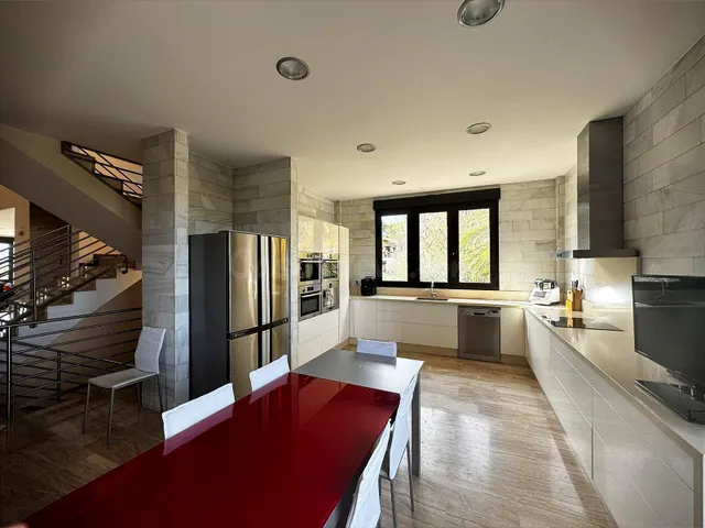 Exclusivo Chalet en Casillas - Espacio y Comodidad a Tu Alca - foto 2