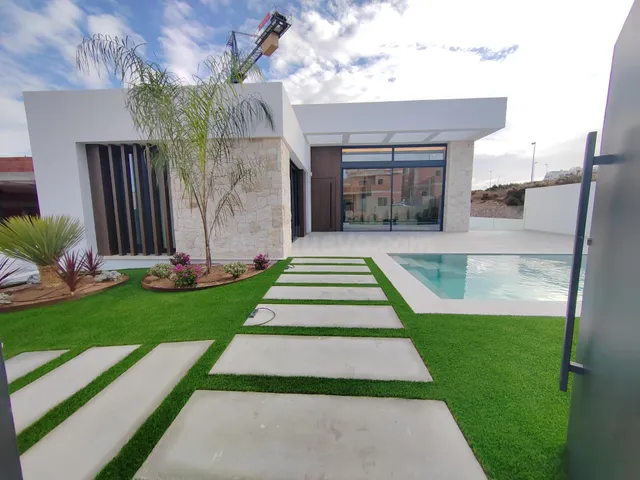 LLAVE EN MANO 2024 FANTASTICA VILLA INDEPENDIENTE EN CIUDAD  - foto 2