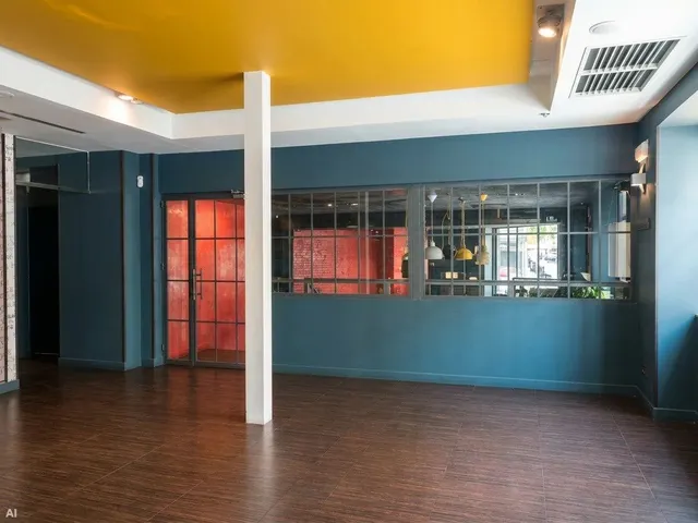 Gran Local Comercial de 308 m2 en Chaflán en El Rodeo – Múltiples Usos — 10