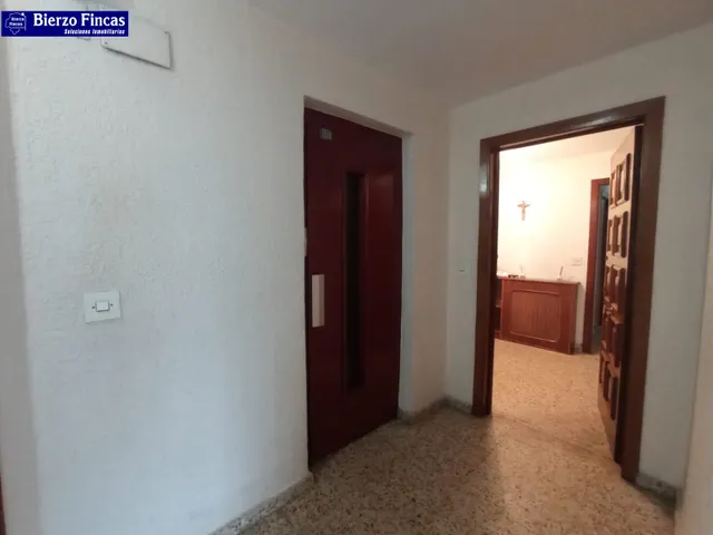 SE VENDE AMPLIO PISO EN PONFERRADA — 43