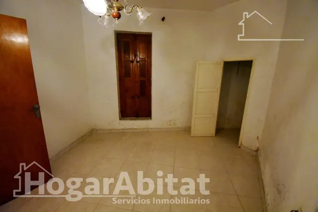 AMPLIA CASA CON TERRAZA PARA REFORMAR — 13