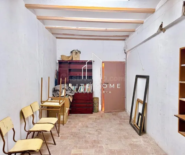CASA URBANA EN BUEN ESTADO IDEAL TANTO PARA USO RESIDENCIAL  - foto 3