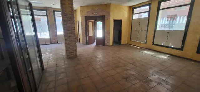 SE VENDE LOCAL COMERCIAL A 2 CALLES, CHAFLÁN EN ARQUITECTO VANDELVIRA. CON MULTITUD DE POSIBILIDADES — 6