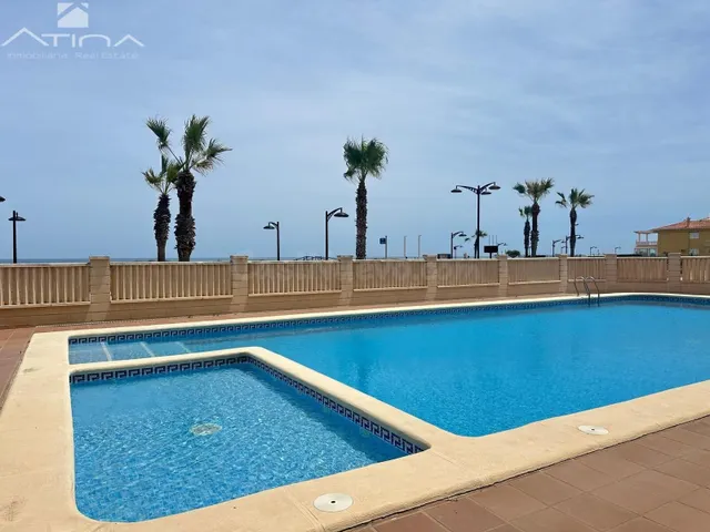 Apartamento con vistas abiertas al mar situado en primera línea de la playa de Guardamar — 4