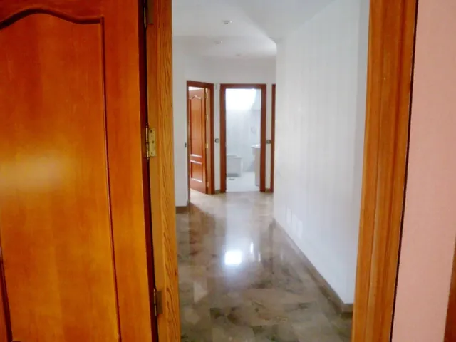 Chalet independiente en Murcia capital con parcela de 2.500 m2, piscina y 8 dormitorios — 17
