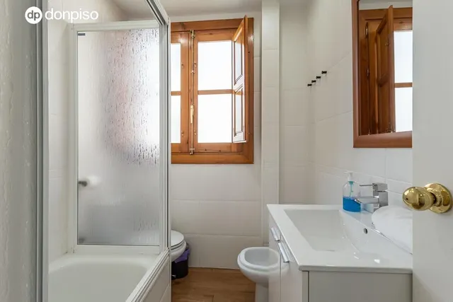 PISO CON LICENCIA TURISTICA EN CALLE NAVAS — 12