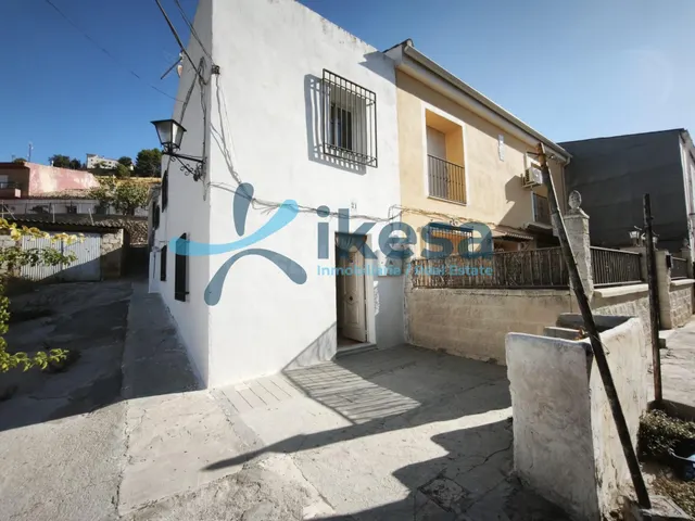 Moderno Adosado en Iznalloz - Ideal para Familias — 2