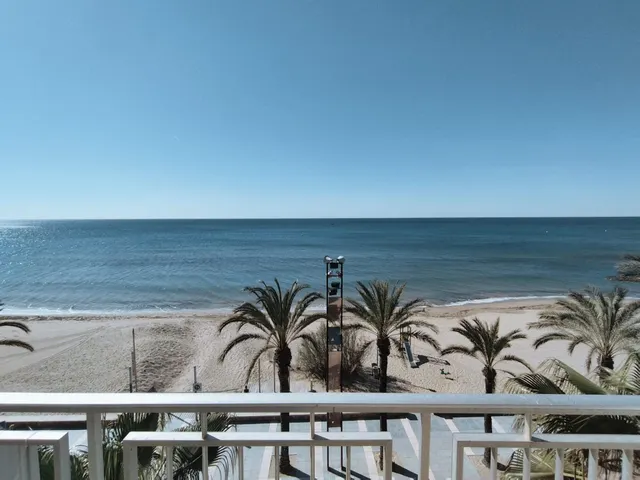 ESPECTACULAR PISO CON VISTAS AL MAR EN EL PASEO MARITIM DE SALOU. — 11