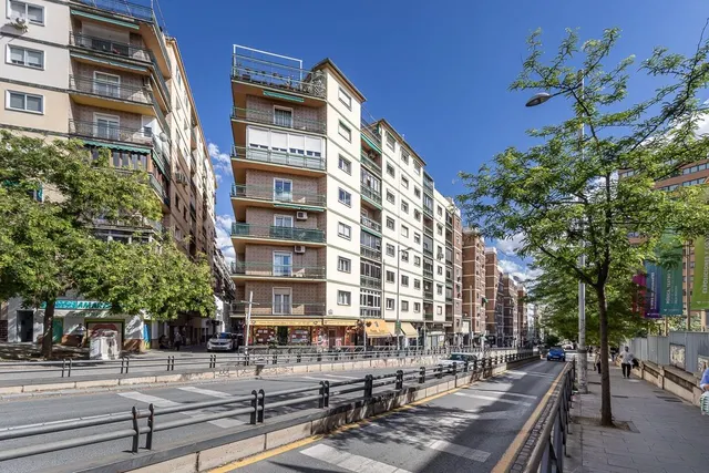 Piso señorial de 182 m2 en Avenida Madrid: amplitud, luz y posibilidades infinitas con garaje opcional. — 46