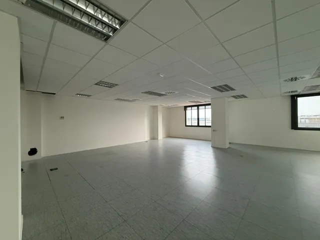 Oficinas en la zona de gran via 2 exteriores diafana con pk — 8