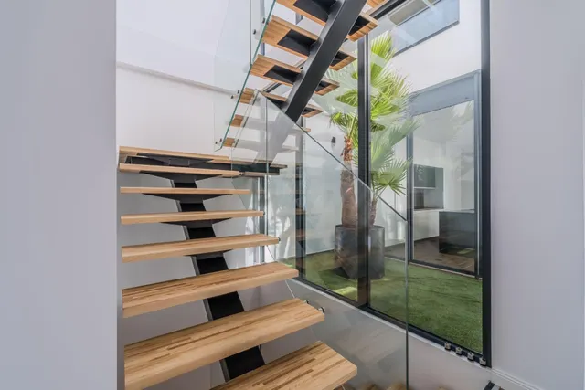 Chalet Pareado de Diseño Vanguardista con Piscina y Máxima Eficiencia Energética en El Bosque — 32