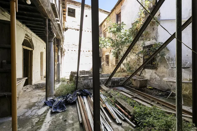 Edificio histórico junto a Plaza Larga, en el corazón del Albaicín (Granada) — 17