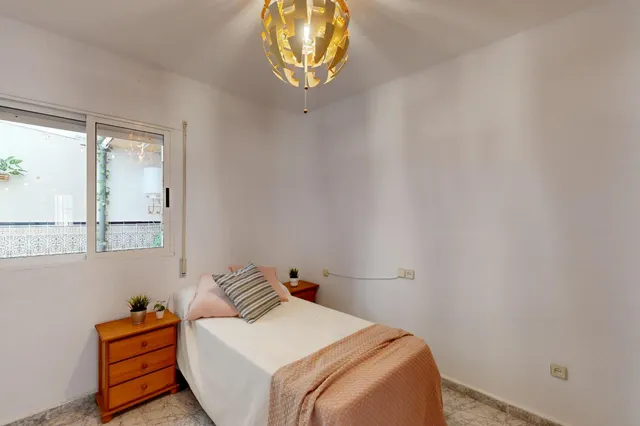 Espacioso piso en Canteras con gran dormitorio principal en suite, patio y plaza de garaje. Cartagena — 11