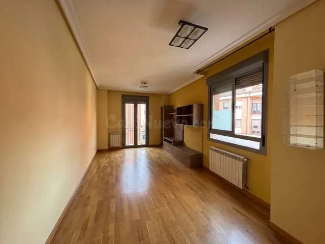 URBAMAR vende fantástica vivienda en Carabanchel con piscina - foto 2