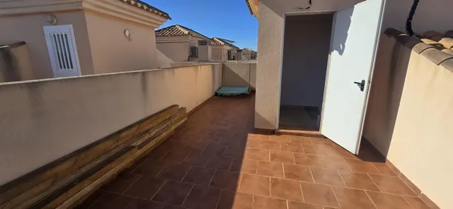 Chalet pareado con piscina privada, 4 dormitorios y amplios espacios exteriores en Nuevo San Javier — 24