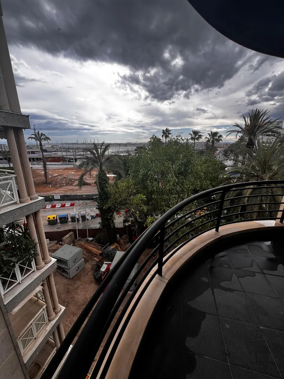 Amplio piso en alquiler en Torrevieja – 3 habitaciones, terraza y garaje incluido