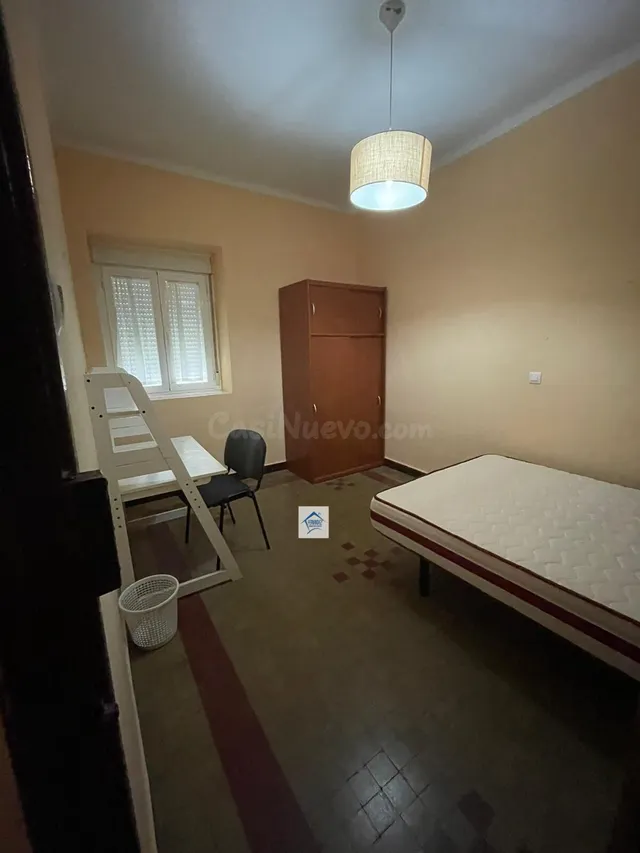SE ALQUILA PISO EN CANOVAS 1 HABITACIÓN ESTUDIANTES - foto 4