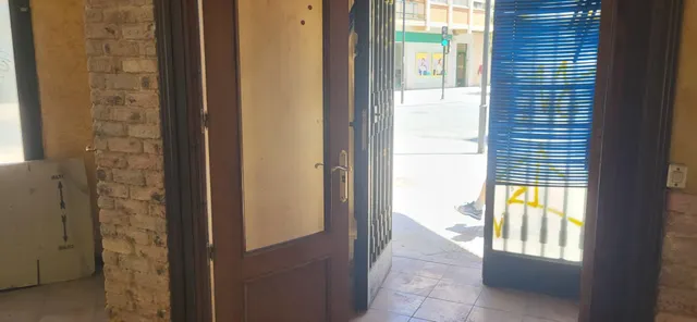 SE VENDE LOCAL COMERCIAL A 2 CALLES, CHAFLÁN EN ARQUITECTO VANDELVIRA. CON MULTITUD DE POSIBILIDADES — 20