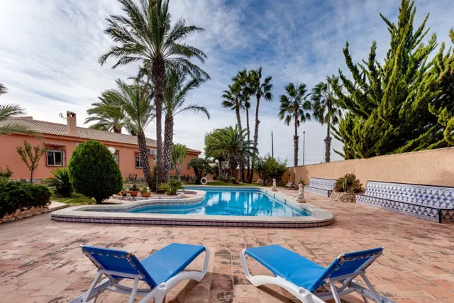 HERMOSA VILLA DE LUJO, ESTILO MEDITERRÁNEO EN LA ZONA DE LA SIESTA-SAN LUIS — 31