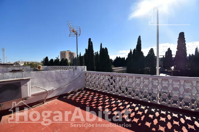 GRAN CASA CON TERRAZA TOTALMENTE REFORMADA — 30