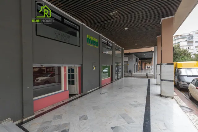 Local comercial en venta en calle agustina de aragón — 16
