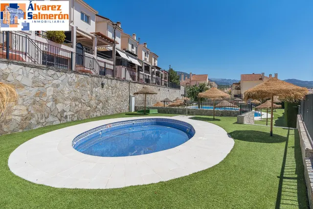 ADOSADA EN URBANIZACIÓN EN HUETOR VEGA — 42