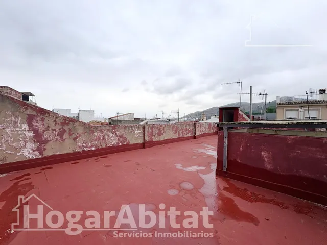 AMPLIA CASA PARA REFORMAR CON GARAJE Y TERRAZA EN EL CENTRO — 18