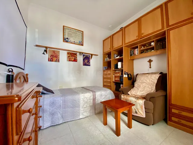 Vivienda amplia con patio-jardín, 5 habitaciones y trastero — 14
