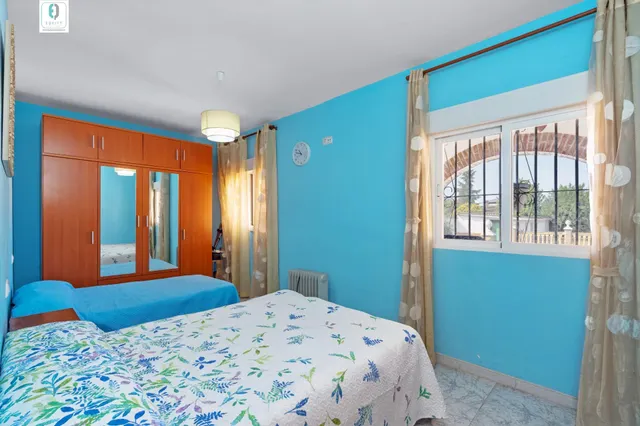 CHALET CON PISCINA EN CORTIJO PRETEL (ALBOLOTE) — 17