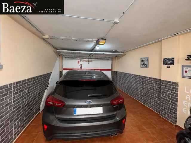 Bungalow totalmente reformado en venta, con piscina comunitaria, porche y garaje privado — 25
