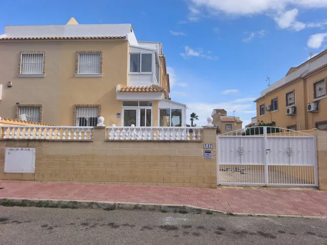 PRECIOSO BUNGALOW EN ROJALES — 2