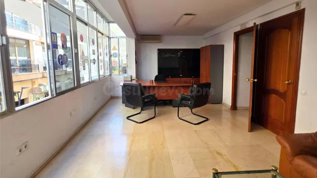 Amplia oficina amueblada de 101 m2 donde históricamente oper - foto 2